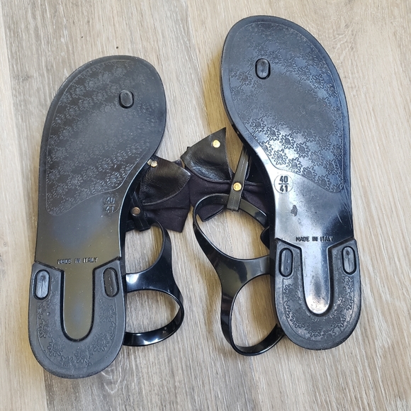 LOVE MOSCHINO HEART BOW JELLY T-STRAP SANDALS - Picture 8 of 11